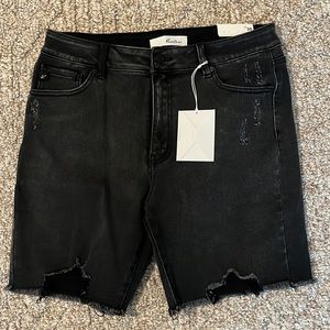 KANCAN black bermuda shorts